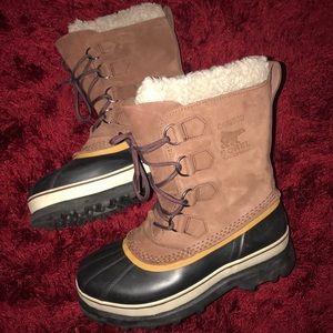 EUC Sorel Caribou boots sz 10 in Cinnamon